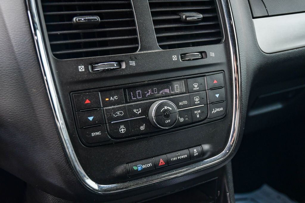 Thumbnail: 2019 Dodge Grand Caravan - 24