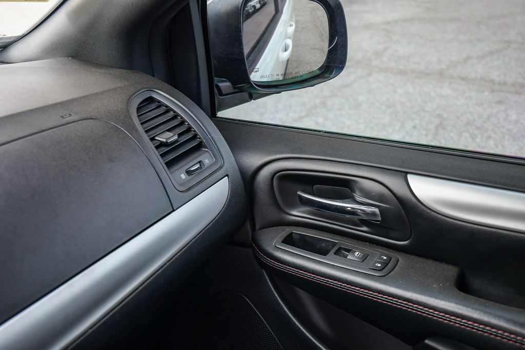 Thumbnail: 2019 Dodge Grand Caravan - 25
