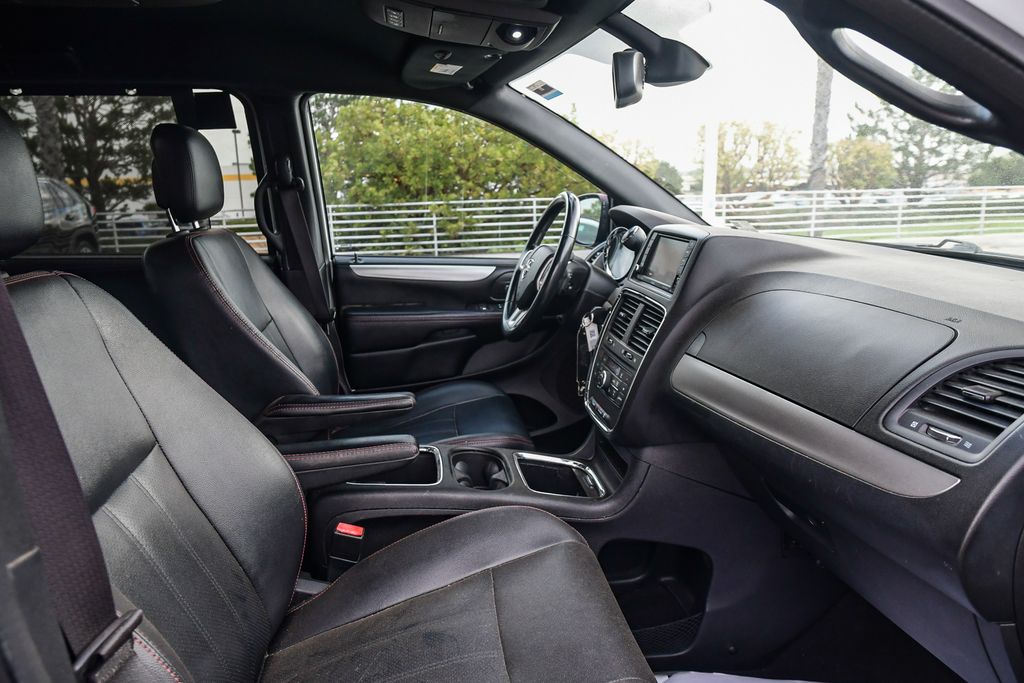 Thumbnail: 2019 Dodge Grand Caravan - 9