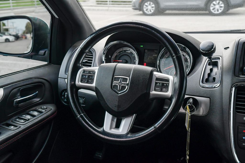 Thumbnail: 2019 Dodge Grand Caravan - 2