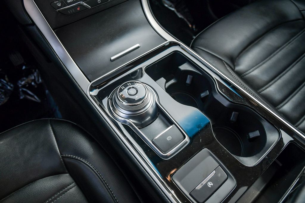Thumbnail: 2019 Ford Edge - 14