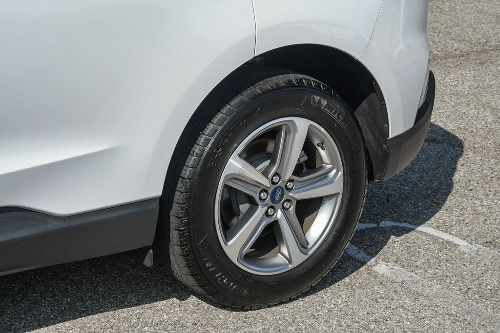 Thumbnail: 2019 Ford Edge - 21