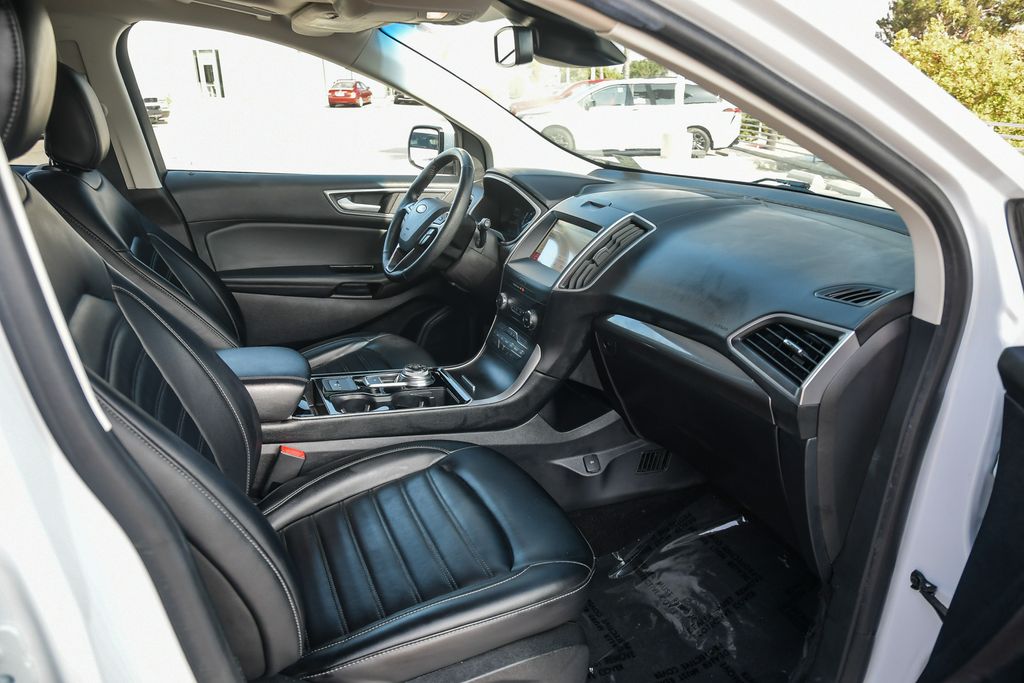 Thumbnail: 2019 Ford Edge - 9