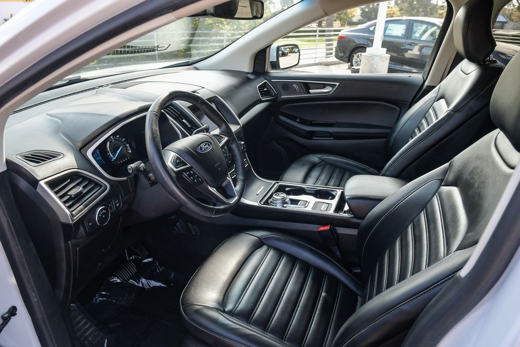 Thumbnail: 2019 Ford Edge - 10