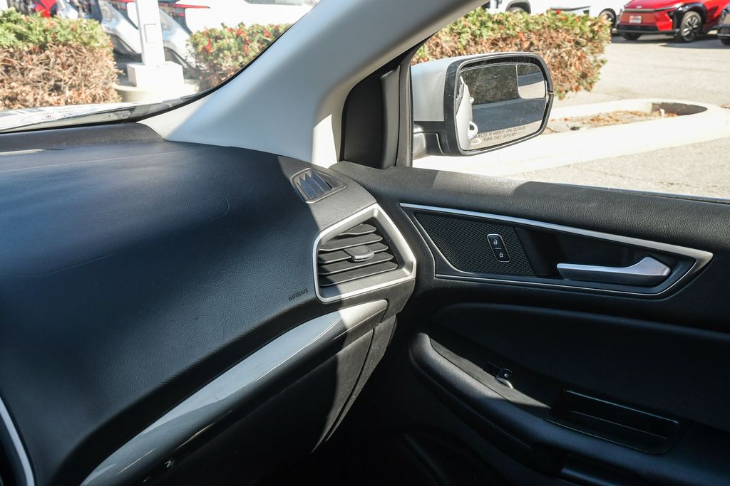 Thumbnail: 2018 Ford Edge - 24