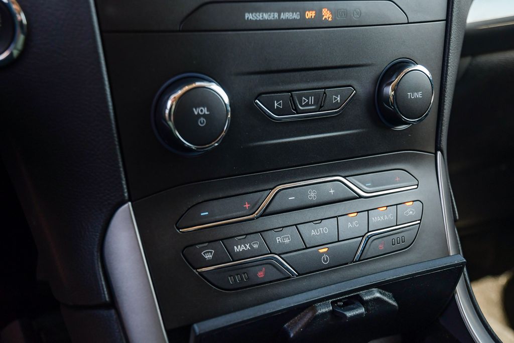 Thumbnail: 2019 Ford Edge - 23