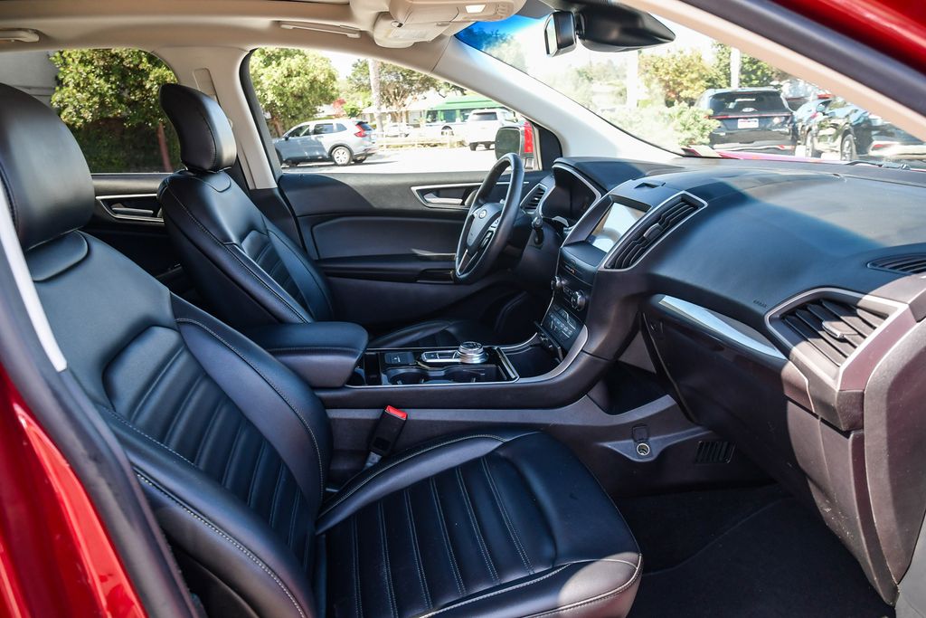 Thumbnail: 2019 Ford Edge - 9