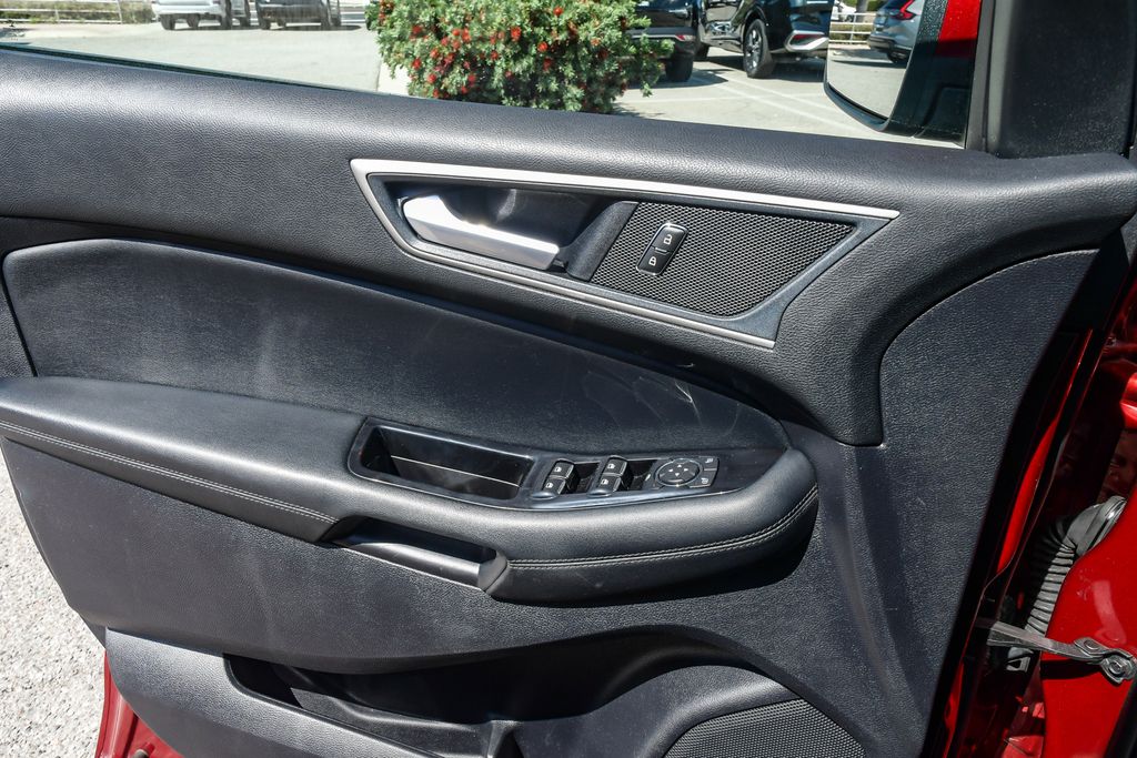 Thumbnail: 2019 Ford Edge - 26