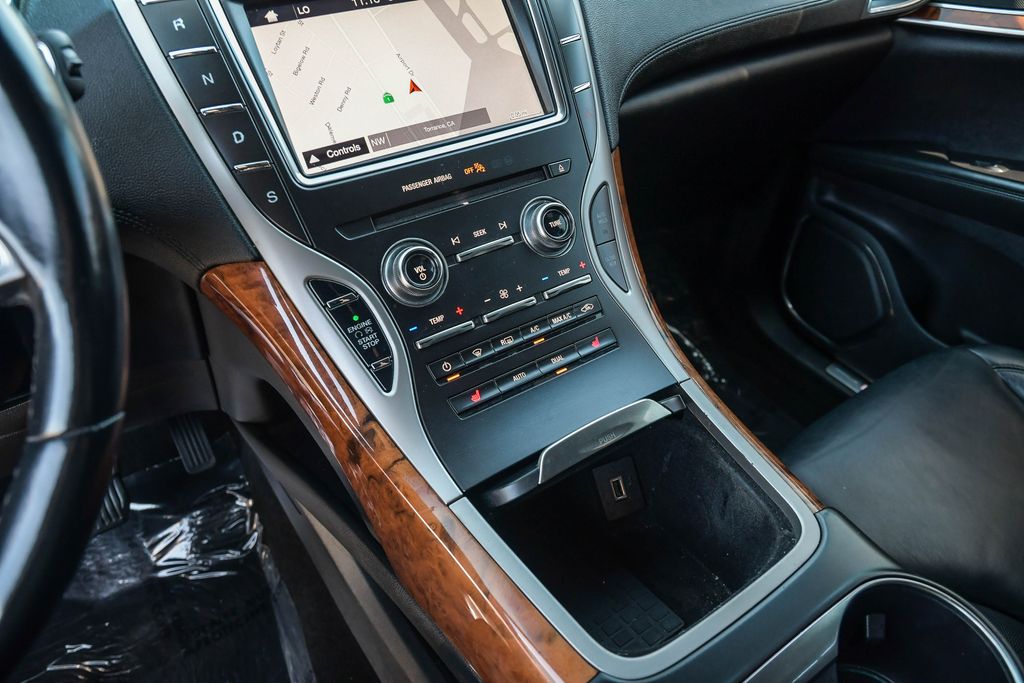 Thumbnail: 2019 Lincoln Nautilus - 13