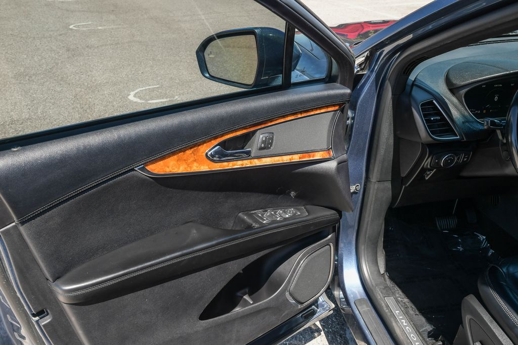 Thumbnail: 2019 Lincoln Nautilus - 29