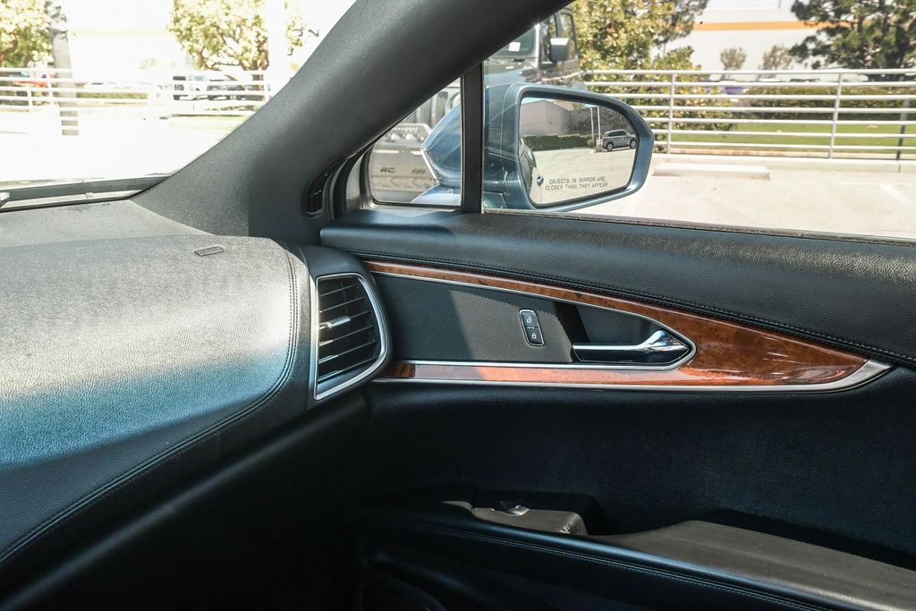 Thumbnail: 2019 Lincoln Nautilus - 26