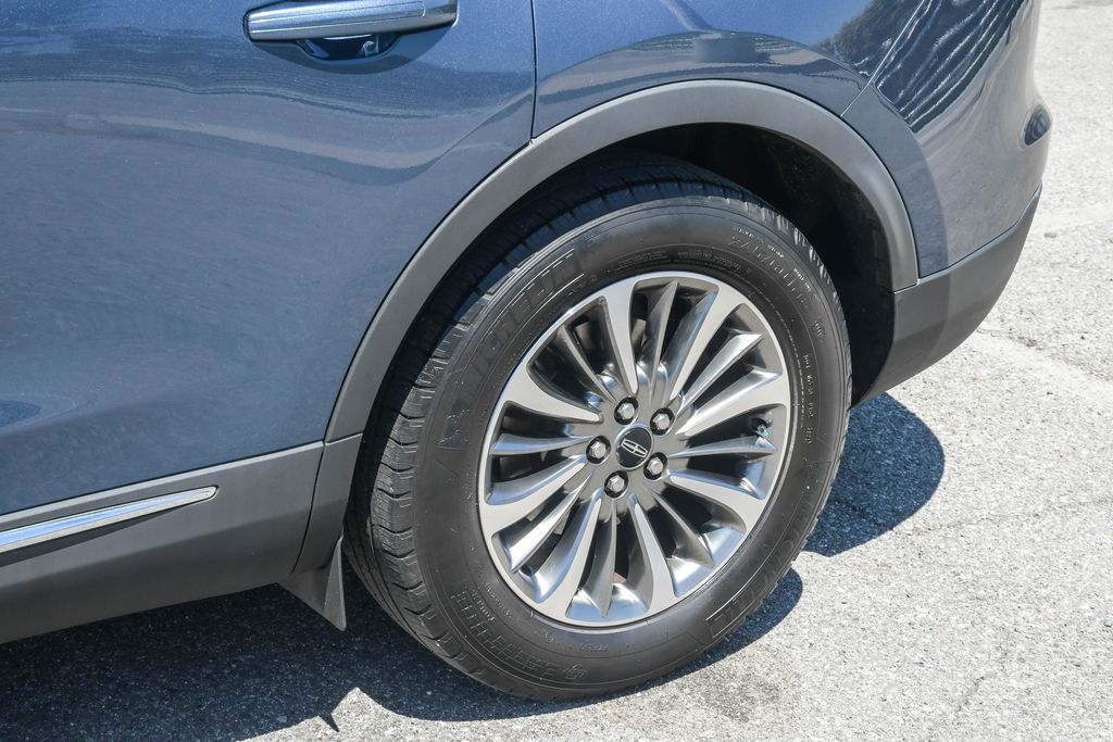 Thumbnail: 2019 Lincoln Nautilus - 22