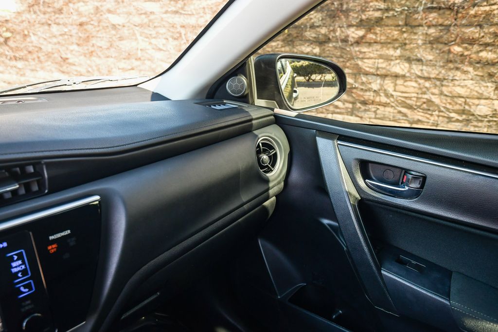 Thumbnail: 2017 Toyota Corolla - 23