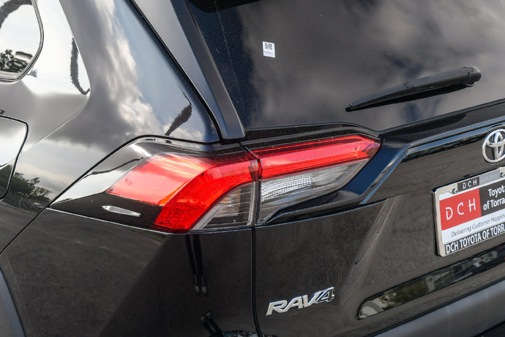 Thumbnail: 2022 Toyota RAV4 - 18