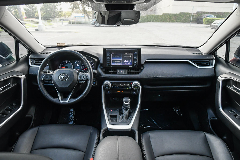 Thumbnail: 2022 Toyota RAV4 - 8