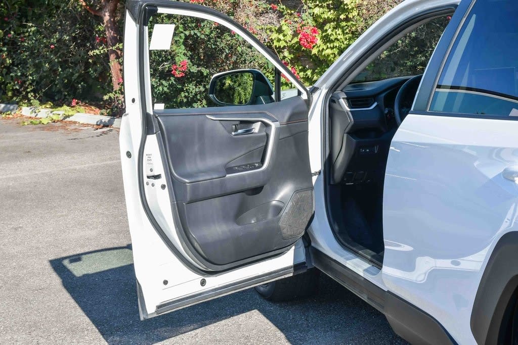 Thumbnail: 2023 Toyota RAV4 - 25