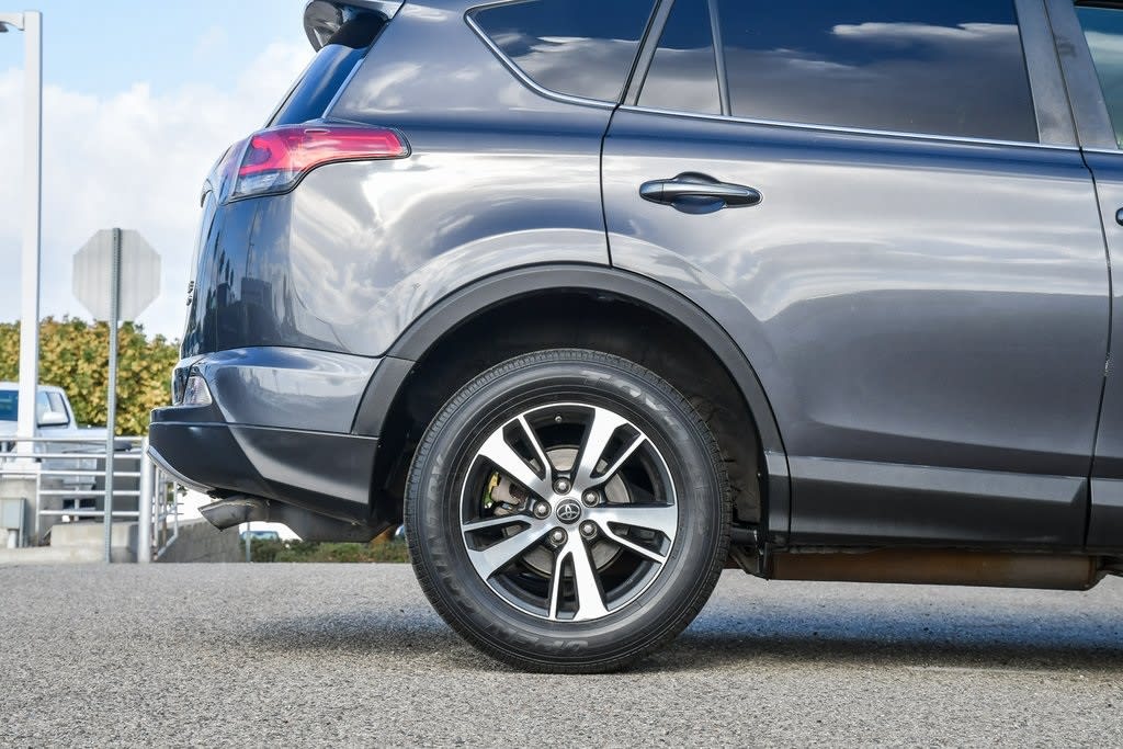 Thumbnail: 2018 Toyota RAV4 - 6