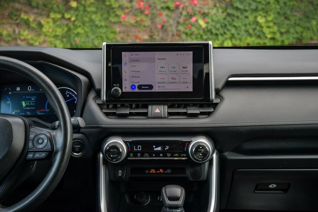 Thumbnail: 2024 Toyota RAV4 - 8