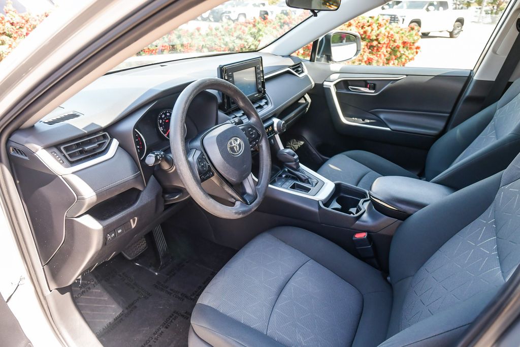 Thumbnail: 2020 Toyota RAV4 - 10
