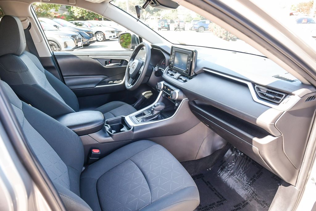 Thumbnail: 2020 Toyota RAV4 - 9