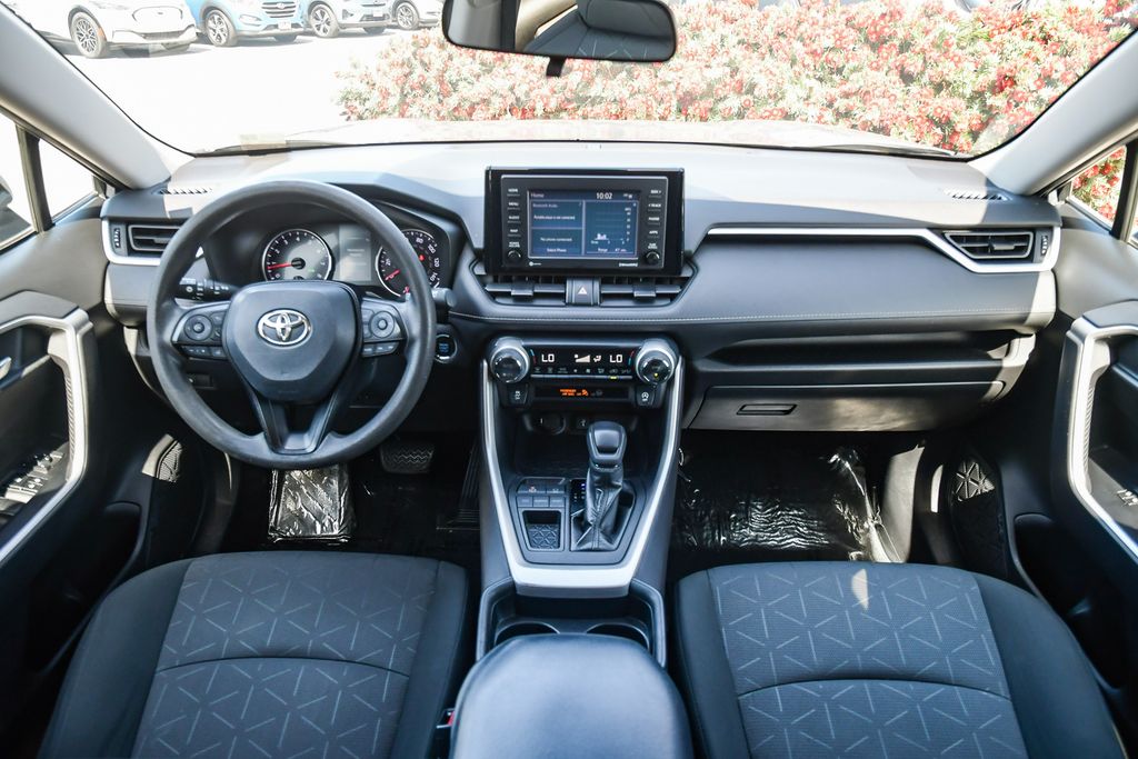 Thumbnail: 2020 Toyota RAV4 - 8