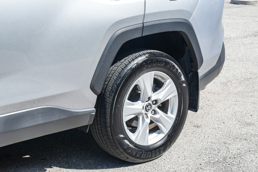 Thumbnail: 2020 Toyota RAV4 - 21