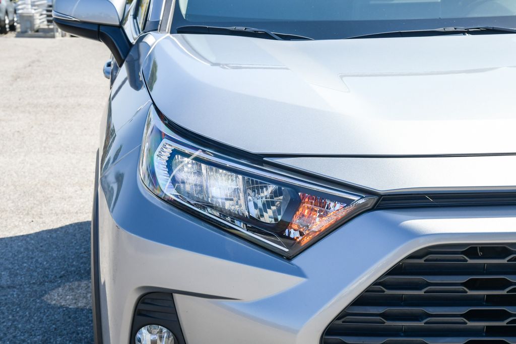 Thumbnail: 2020 Toyota RAV4 - 17
