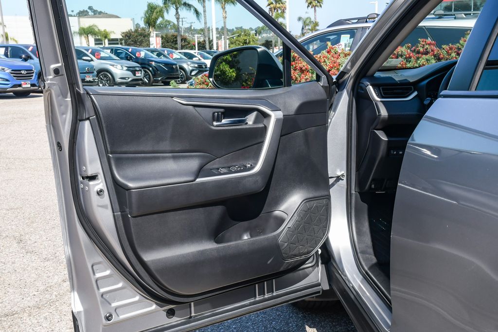 Thumbnail: 2020 Toyota RAV4 - 28