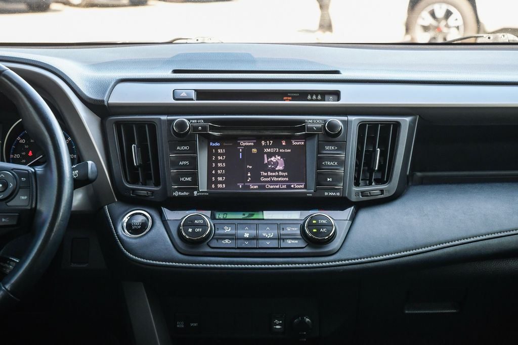 Thumbnail: 2018 Toyota RAV4 - 12