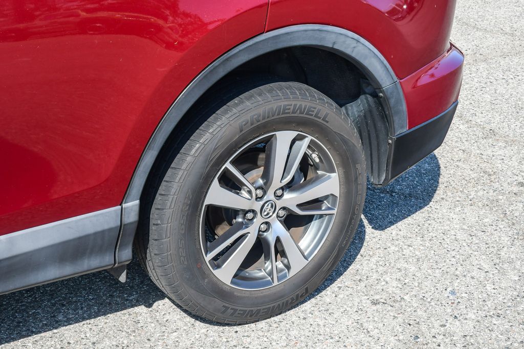 Thumbnail: 2018 Toyota RAV4 - 21