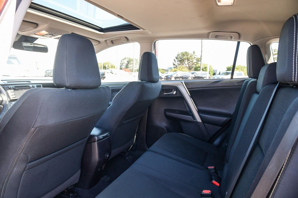 Thumbnail: 2018 Toyota RAV4 - 11