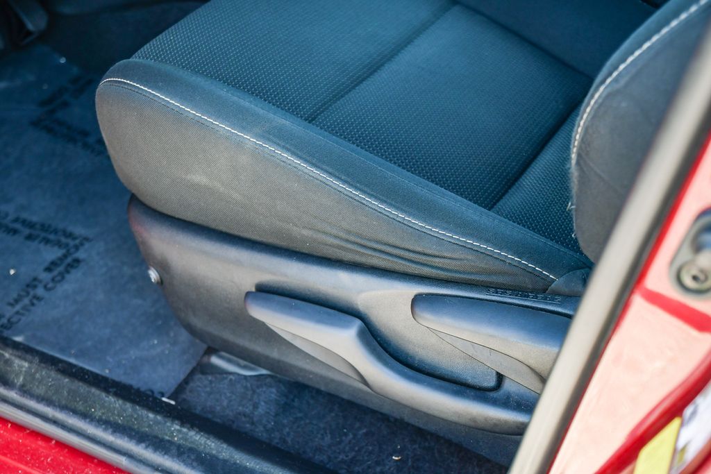 Thumbnail: 2018 Toyota RAV4 - 27