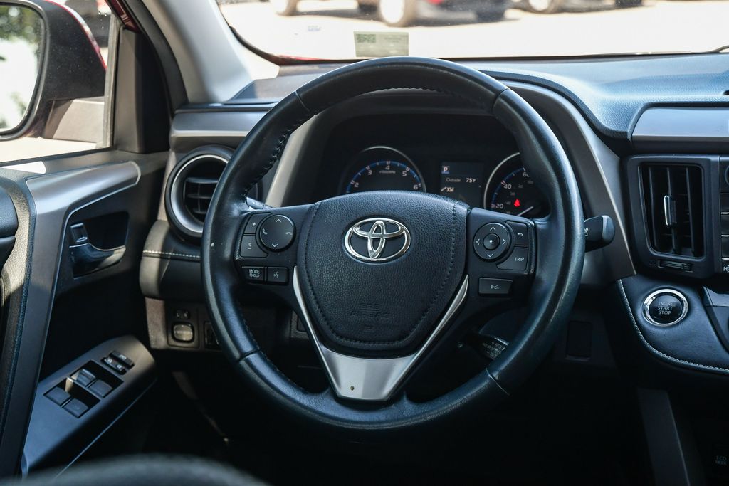 Thumbnail: 2018 Toyota RAV4 - 2
