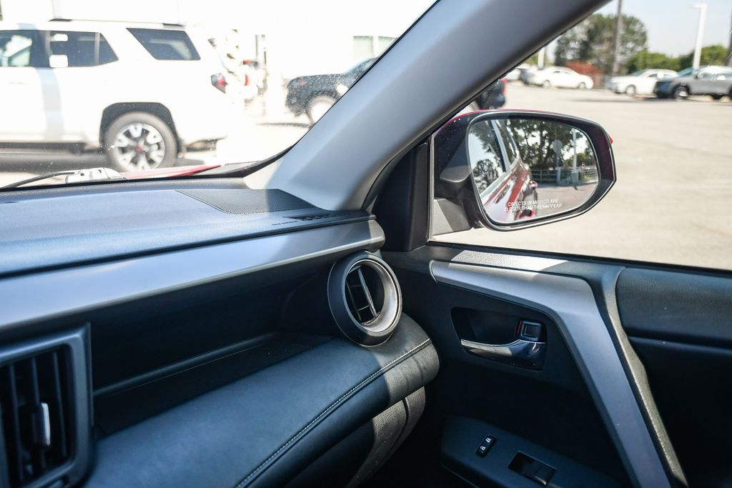 Thumbnail: 2018 Toyota RAV4 - 24