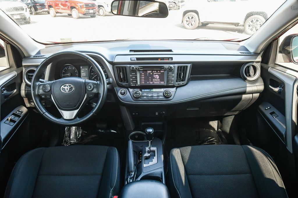 Thumbnail: 2018 Toyota RAV4 - 8