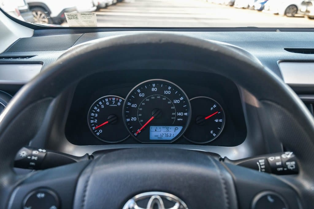 2016 Toyota RAV4 LE 14