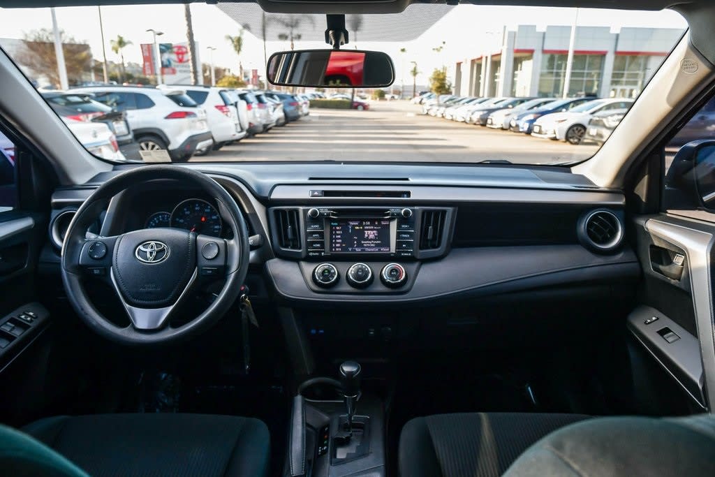 2016 Toyota RAV4 LE 7