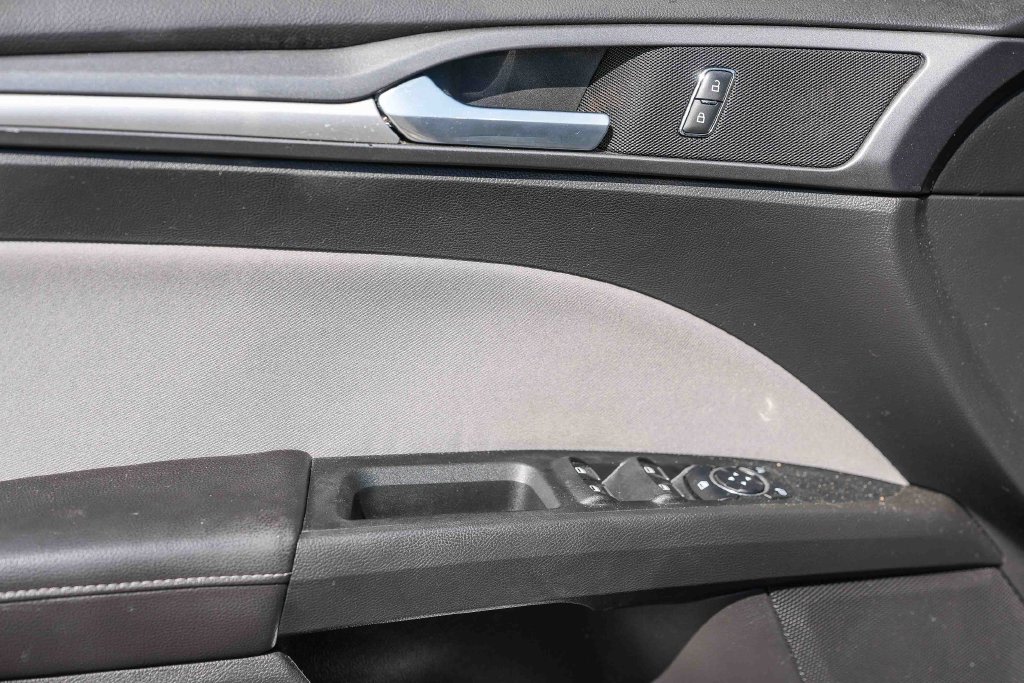 Thumbnail: 2013 Ford Fusion - 24