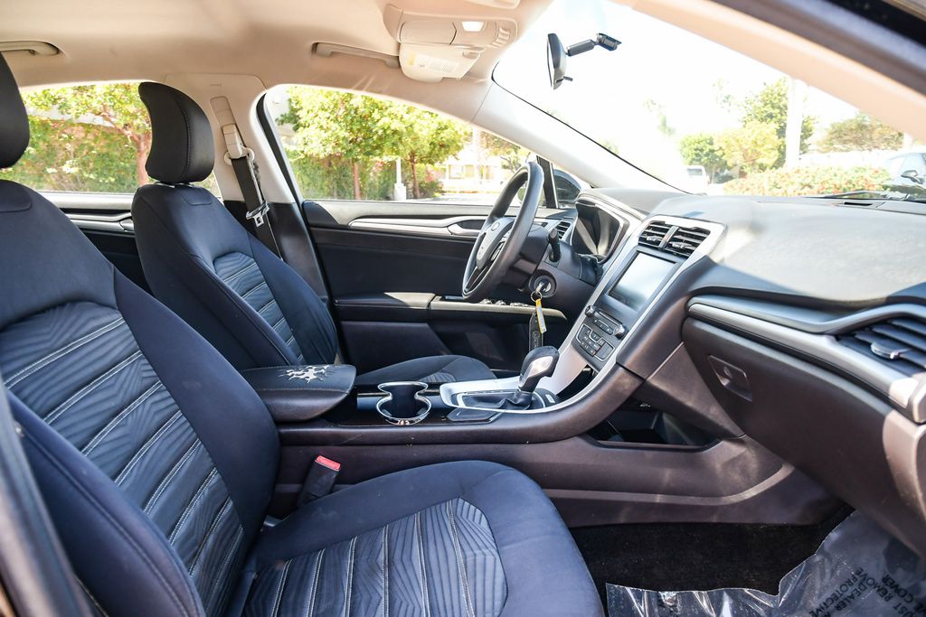 Thumbnail: 2016 Ford Fusion - 10
