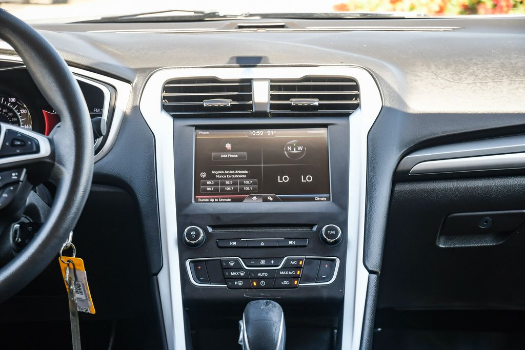 Thumbnail: 2016 Ford Fusion - 13