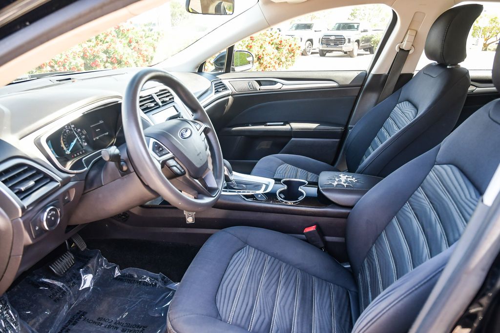 Thumbnail: 2016 Ford Fusion - 11