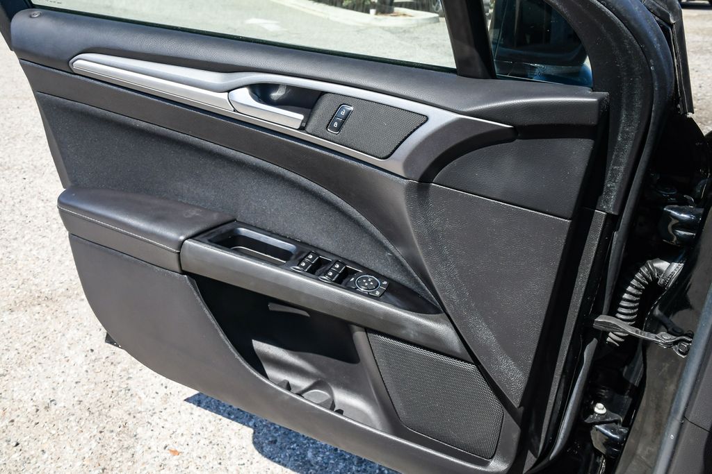 Thumbnail: 2016 Ford Fusion - 25