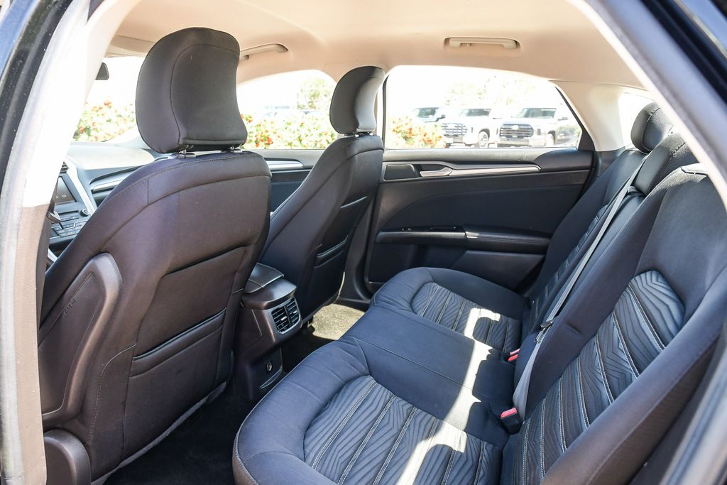 Thumbnail: 2016 Ford Fusion - 12