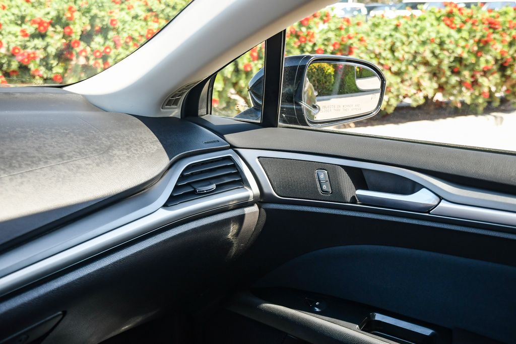 Thumbnail: 2016 Ford Fusion - 23
