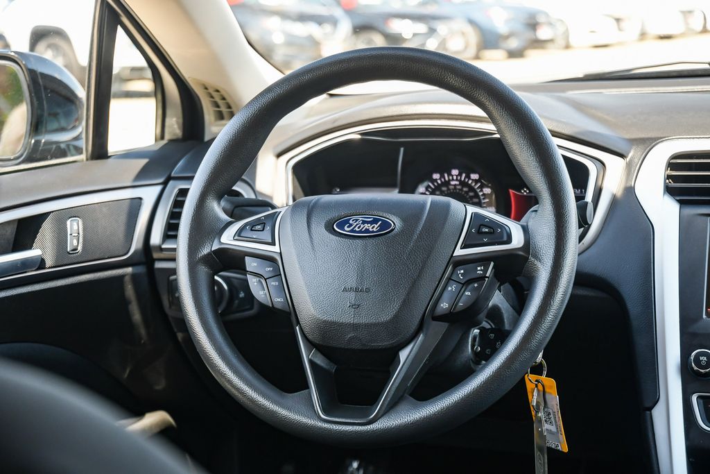 Thumbnail: 2016 Ford Fusion - 2