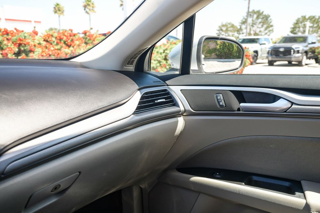 Thumbnail: 2019 Ford Fusion - 24