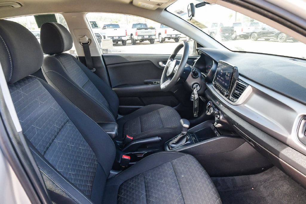 Thumbnail: 2022 Kia Rio - 10