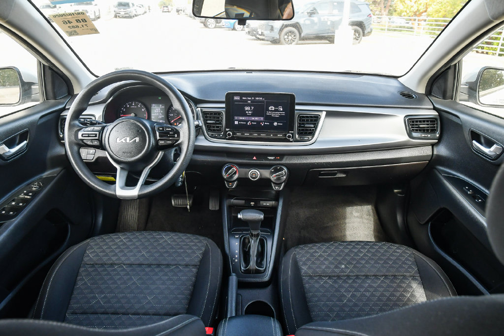 Thumbnail: 2022 Kia Rio - 9