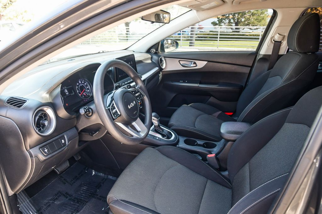 Thumbnail: 2022 Kia Forte - 11