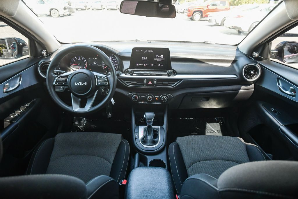 Thumbnail: 2022 Kia Forte - 9